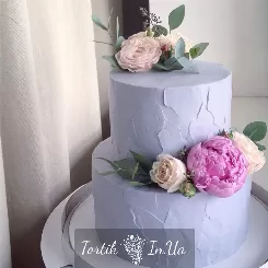 Весільний торт в лавандовому кольорі