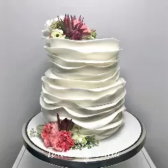 Свадебный торт с волнами
