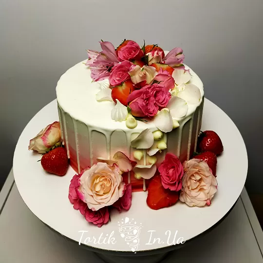 Торт жінці з трояндами