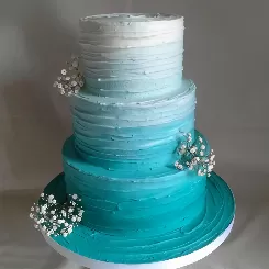 Весільний торт у блакитних тонах
